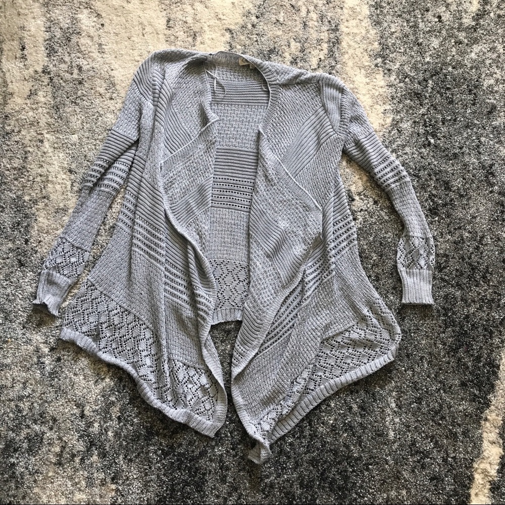 Light grey Shaw or sweater⭐️